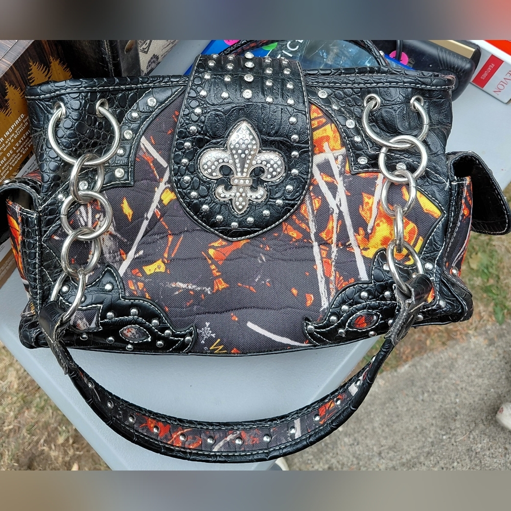 Wildfire Camo Concealed Carry Women's Shoulder Bag